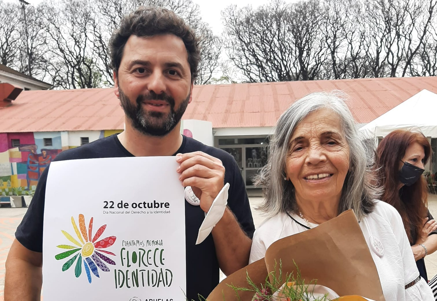 Leo Fossati y Sonia en la campaña "Florece Identidad".