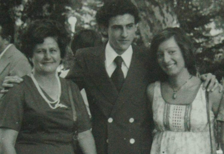 Daniel y Silvina junto a la abuela Isabel Martínez