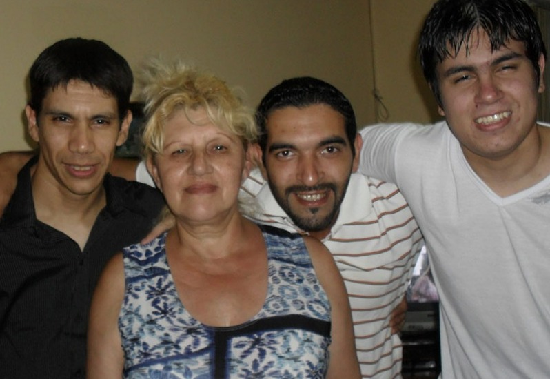 Luisa Beatriz Pratto junto a sus hijos