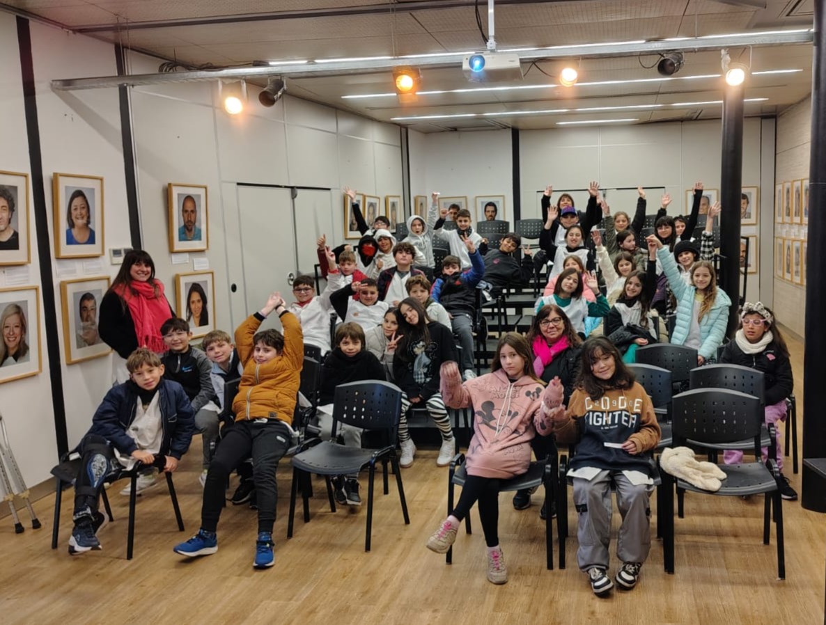 La escuela Anexa de la Universidad de La Plata disfrutó de la obra "Un millón y medio de ideas" 